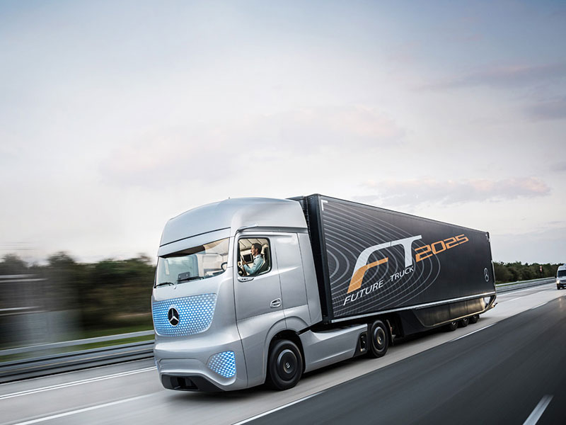 انطلاق أول شاحنة ذاتية القيادة في رحلة من دبي إلى أبوظبي